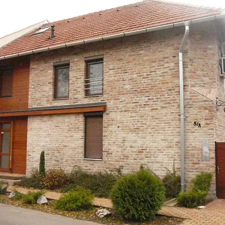 Almafa Apartman Apartment Gyula