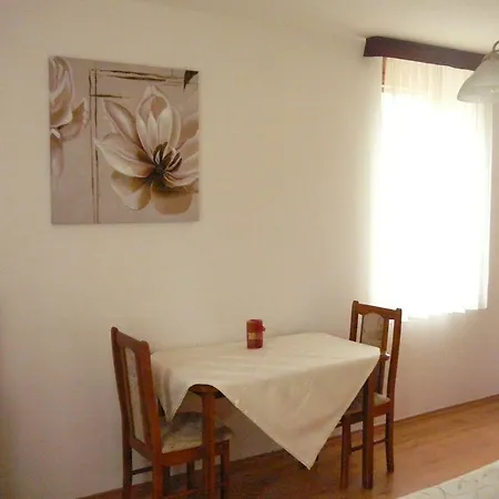 Almafa Apartman Gyula