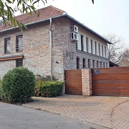 Almafa Apartman *